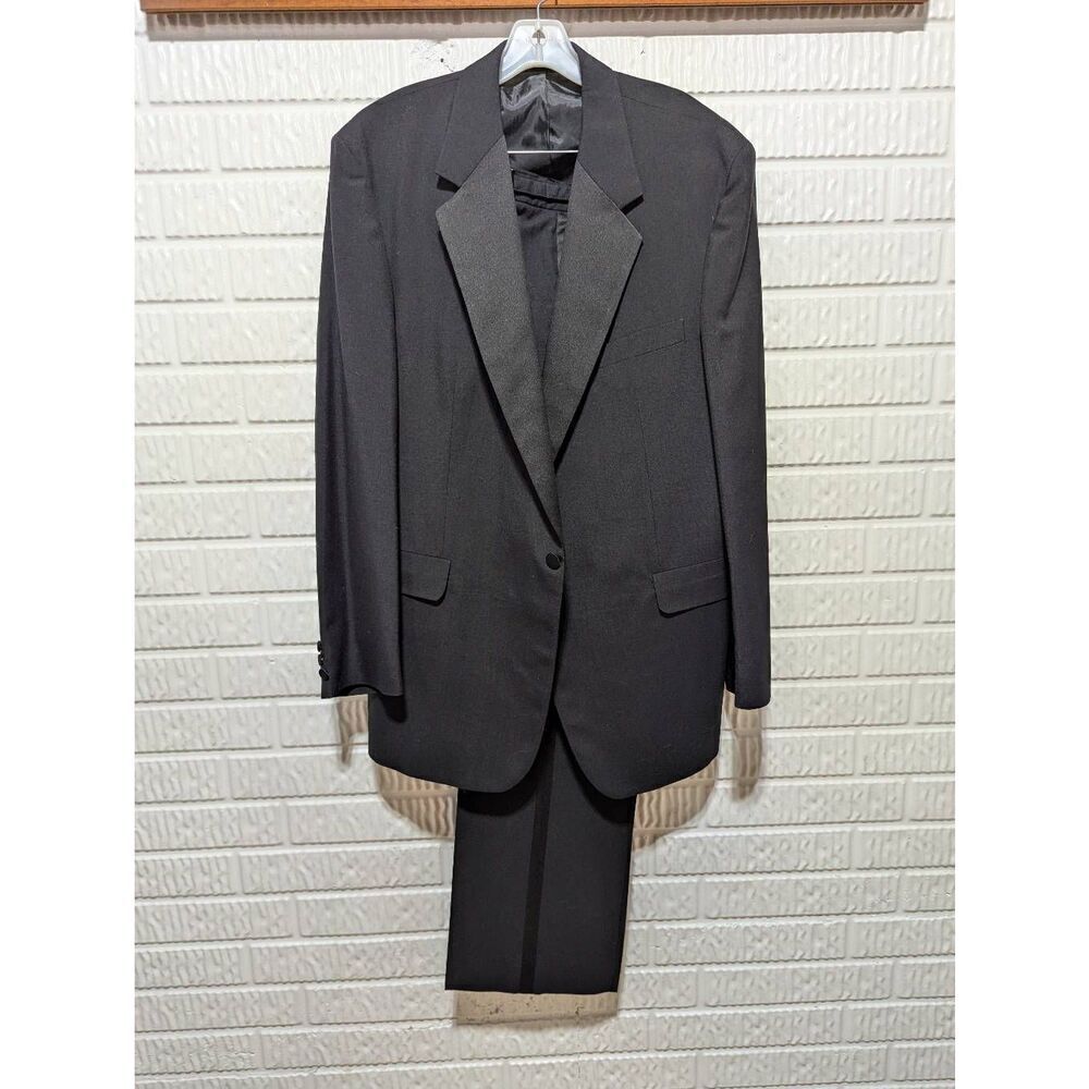 No Brand Made In Hungary Men's Black Wool Formal Tuxedo Size 46L Excellent Condi